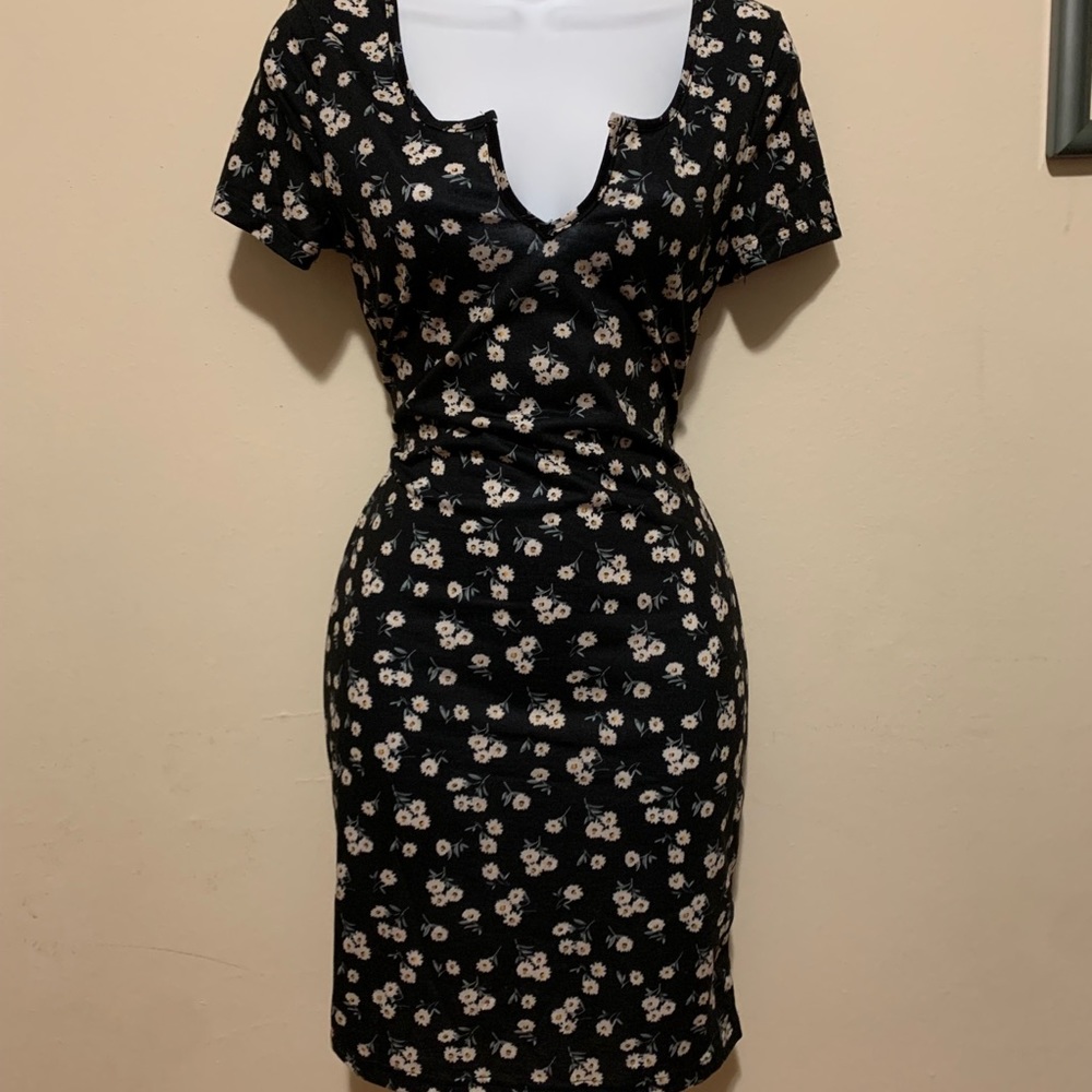 Fitted floral dress (never worn)